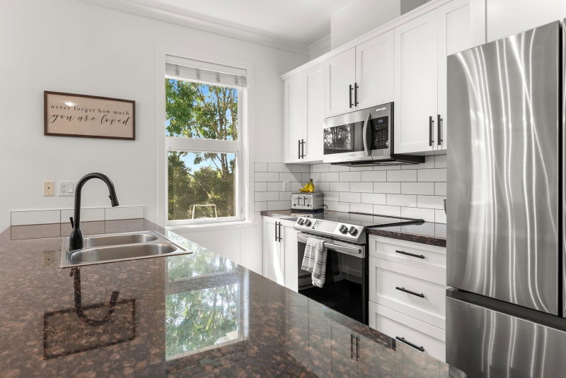 303 - 1375 View Crescent