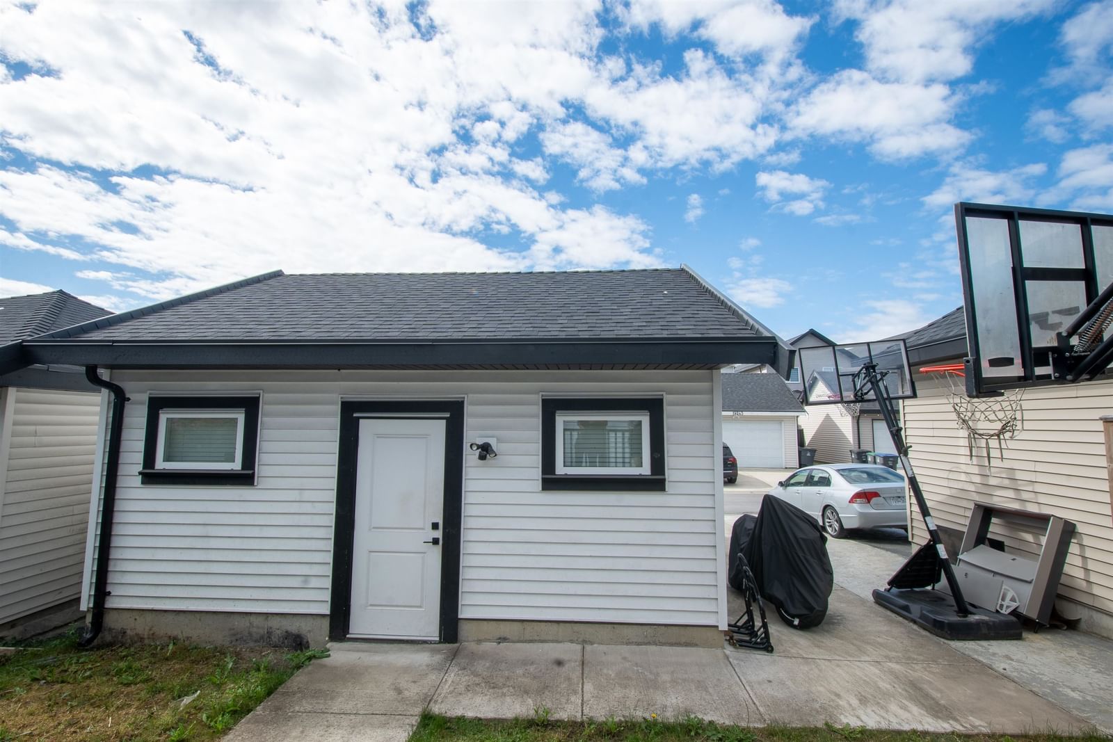 Listing Image 18