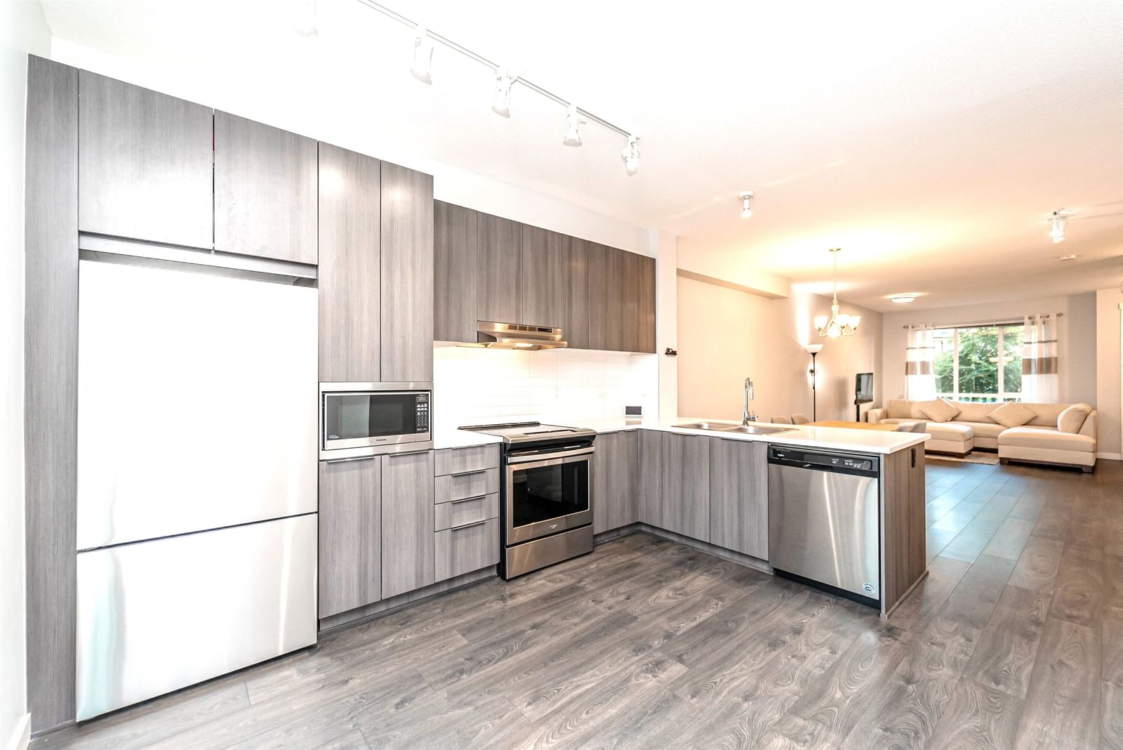 Listing Image 10