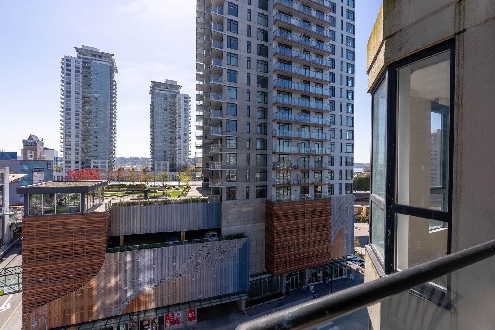 Listing Image 10