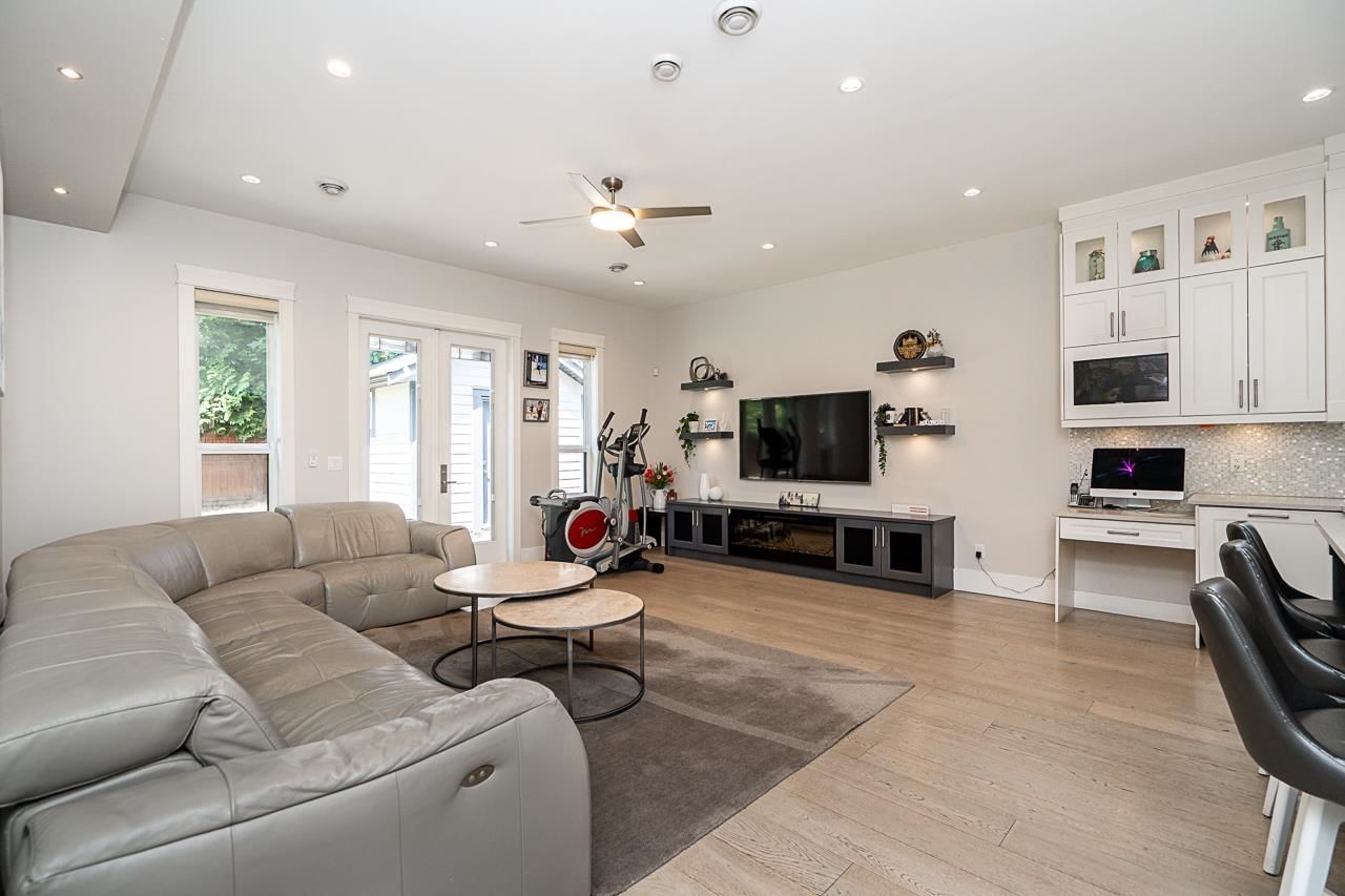Listing Image 10