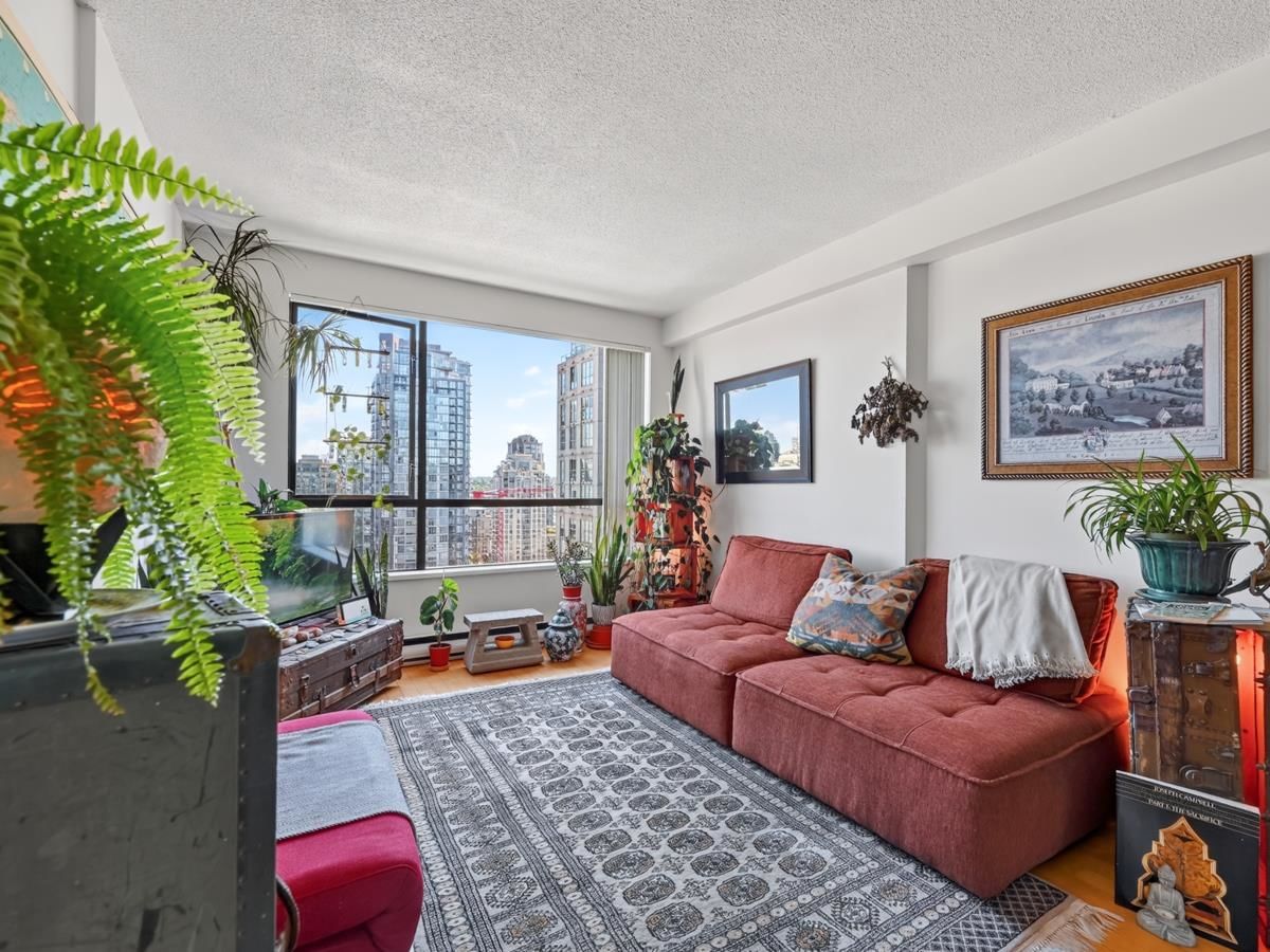 1 bedroom Apartment/Condo exterior view at 1189 Howe Street, Downtown VW - 559 sq ft property built in 1999