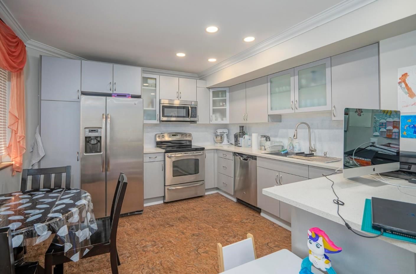 Listing Image 11