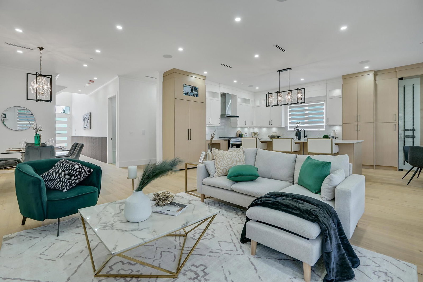 Listing Image 10