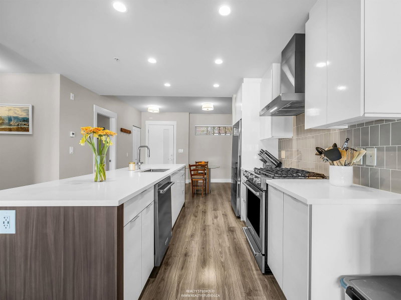 401 - 1496 Charlotte Road
