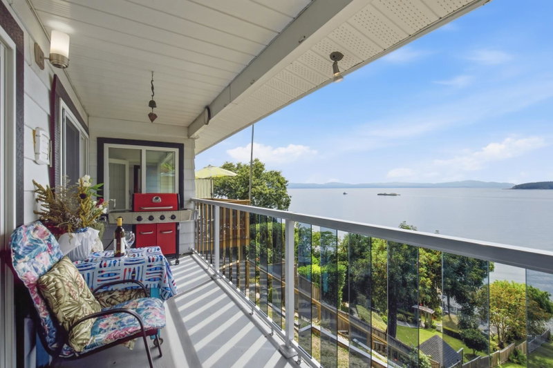 5223 Sunshine Coast Highway