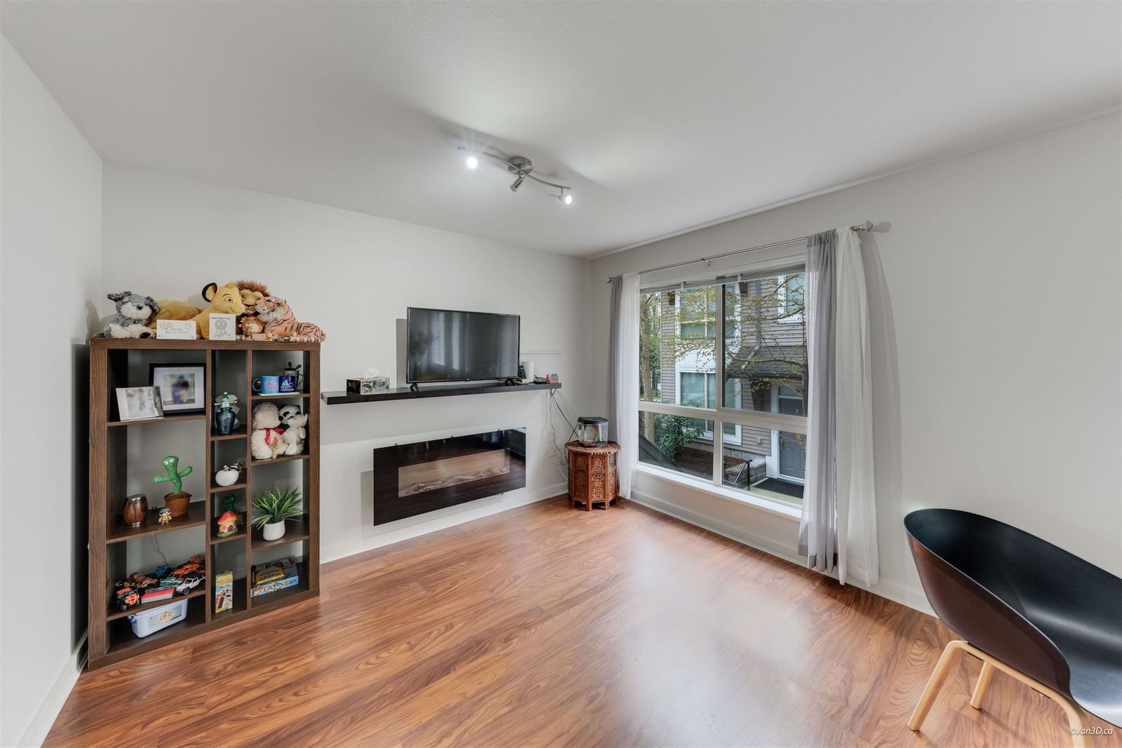 Listing Image 17