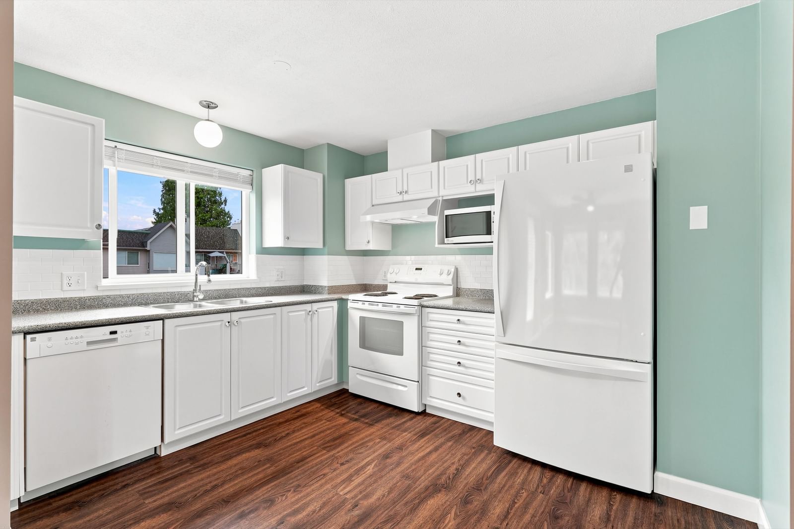 Listing Image 10