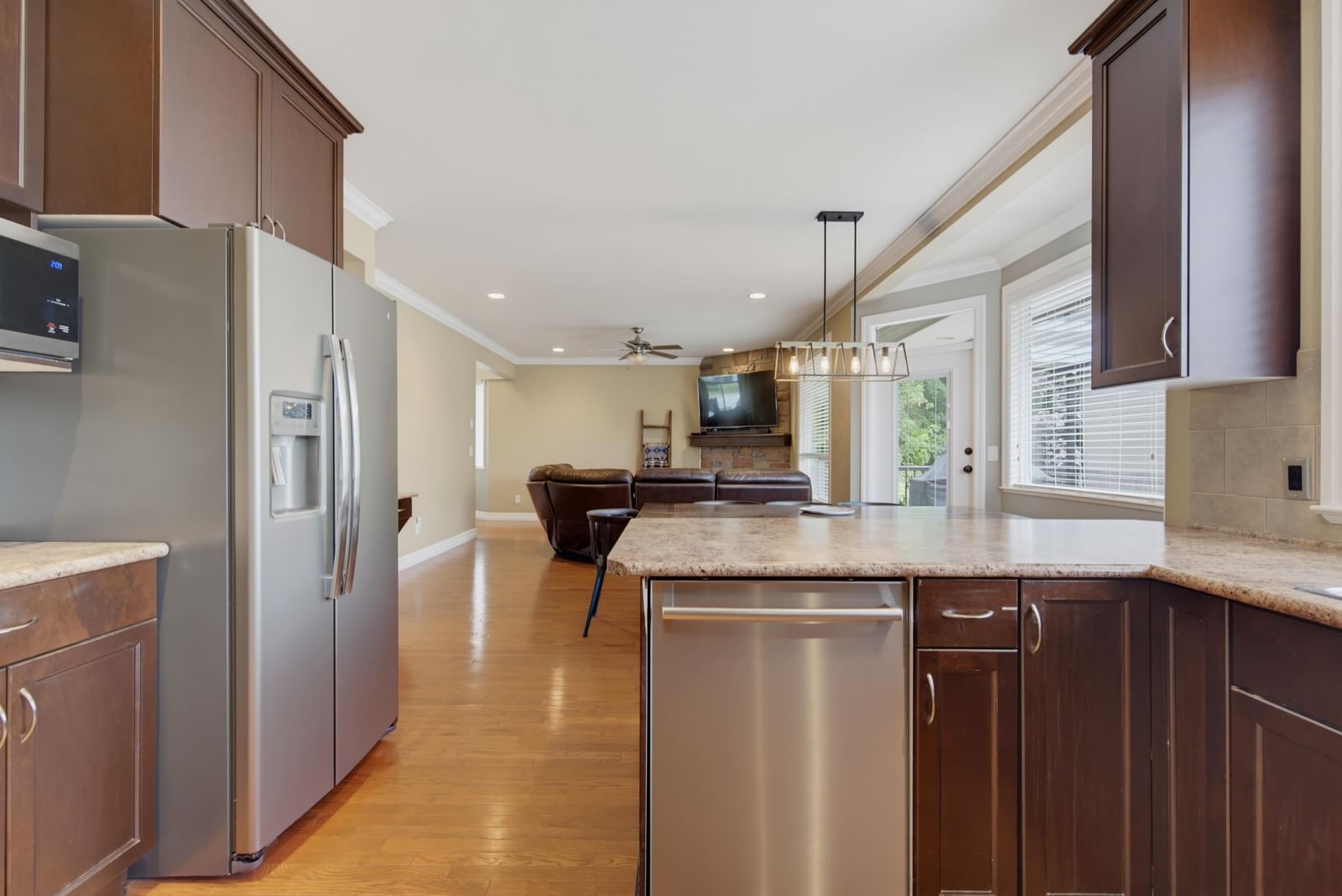 Listing Image 10
