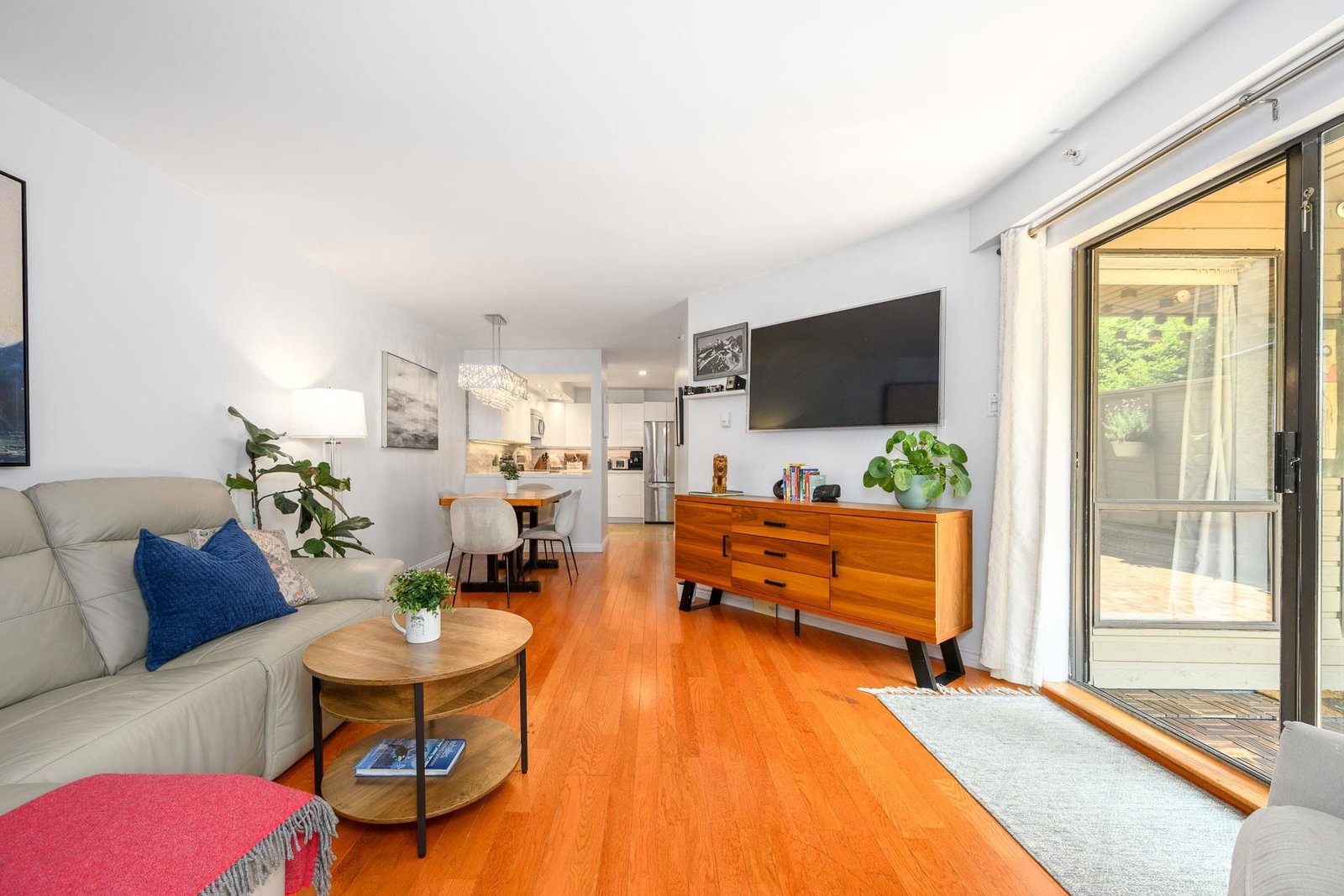 Listing Image 5