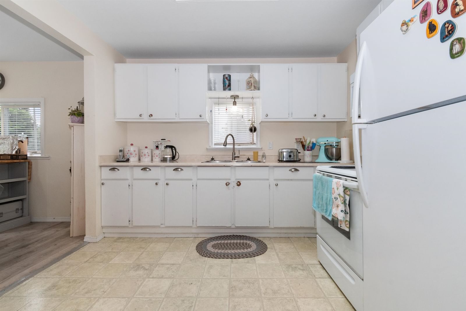 Listing Image 11