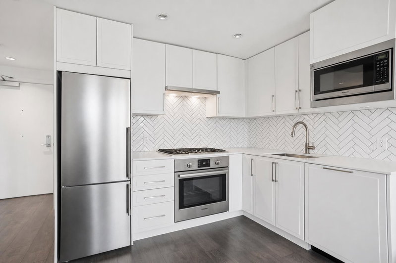 507 - 2435 Kingsway