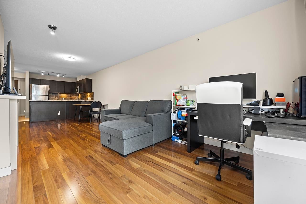 Listing Image 11