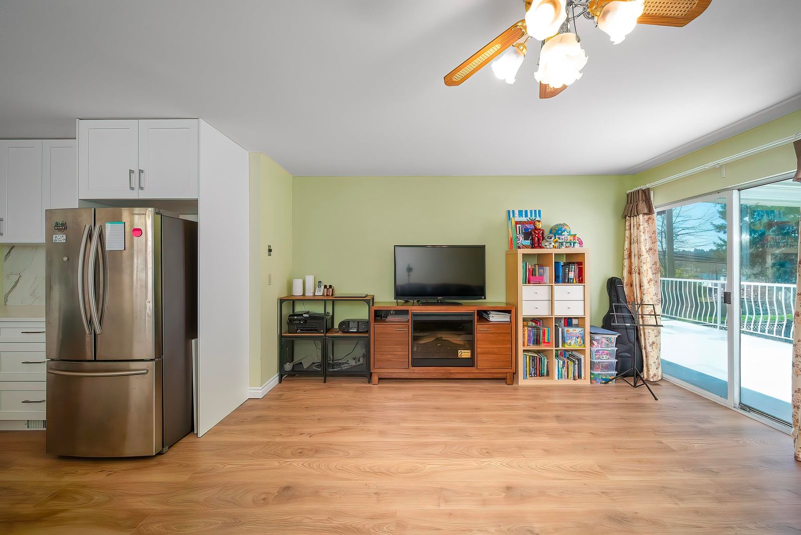 Listing Image 10