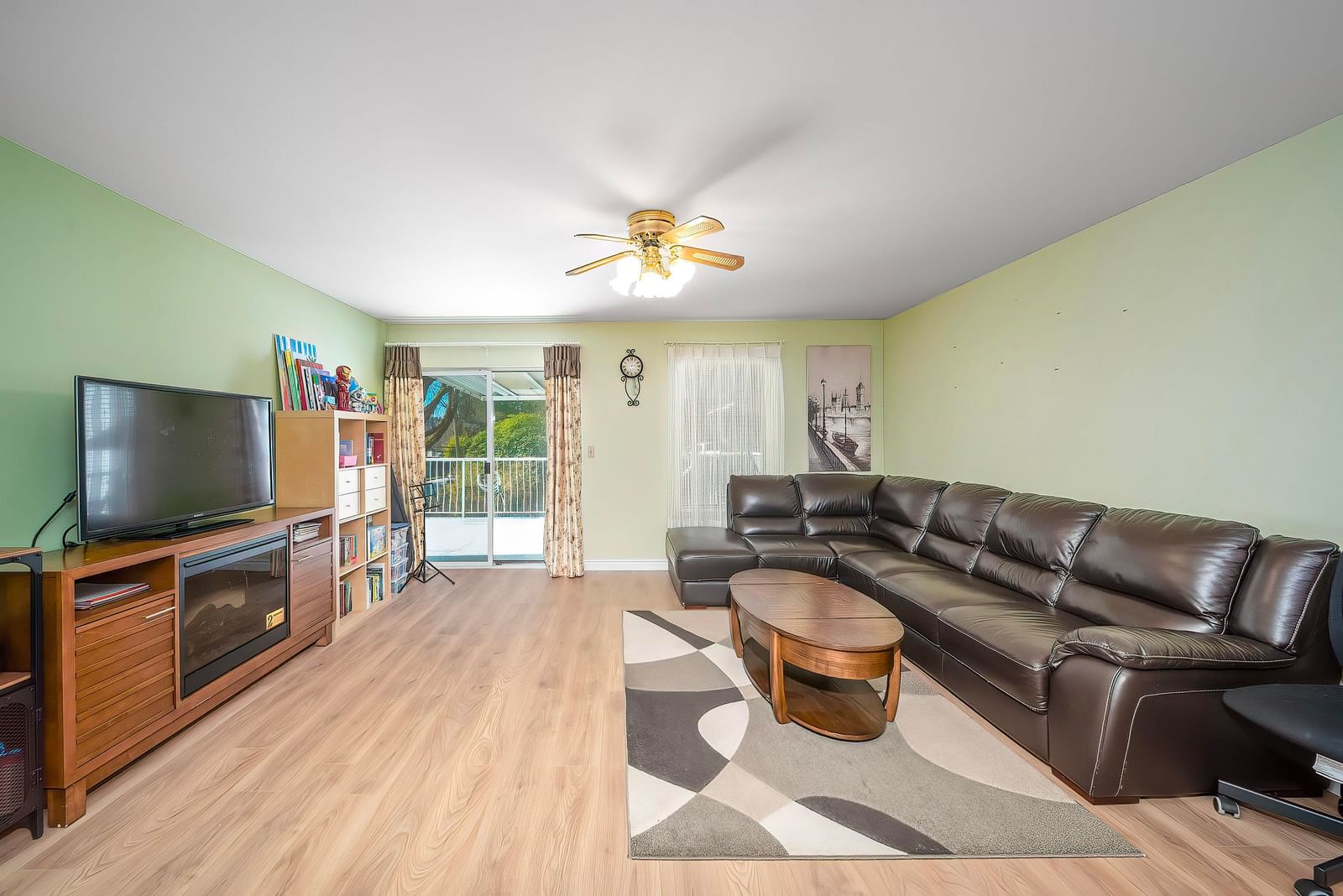Listing Image 8