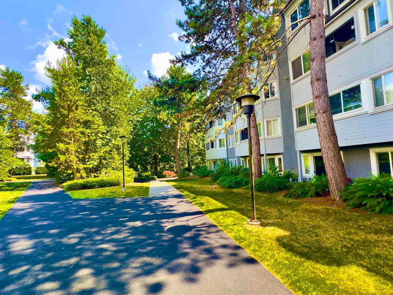 303 - 9890 Manchester Drive