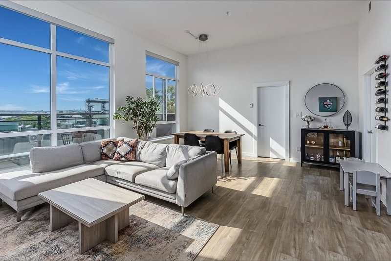 403 - 615 3rd Street E