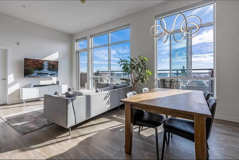 403 - 615 3rd Street E