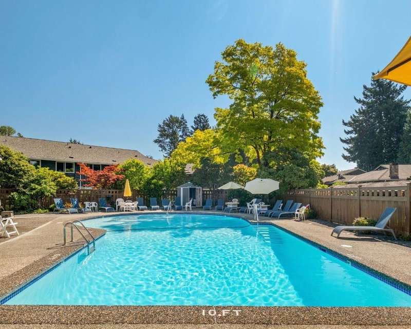 608 - 555 28th Street W