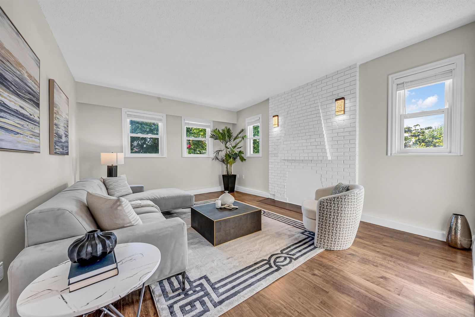 Listing Image 12