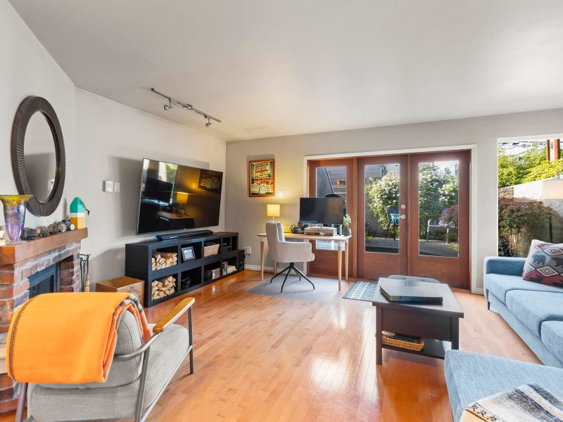 102 - 2535 York Avenue
