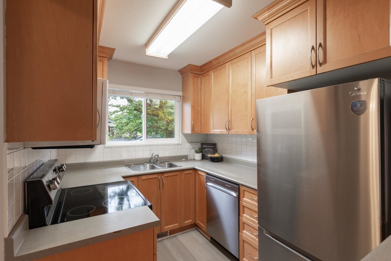 Listing Image 8