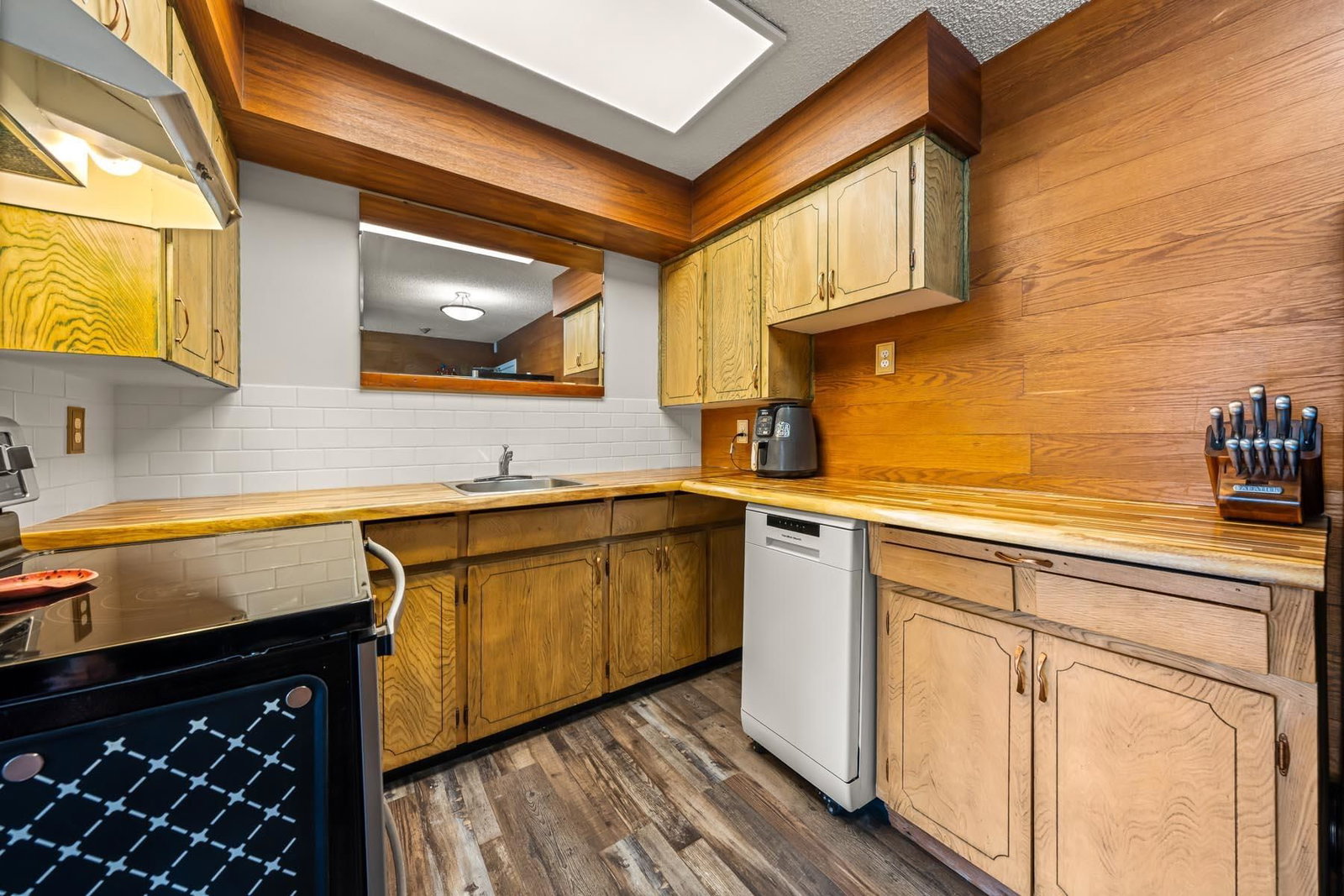 Listing Image 9
