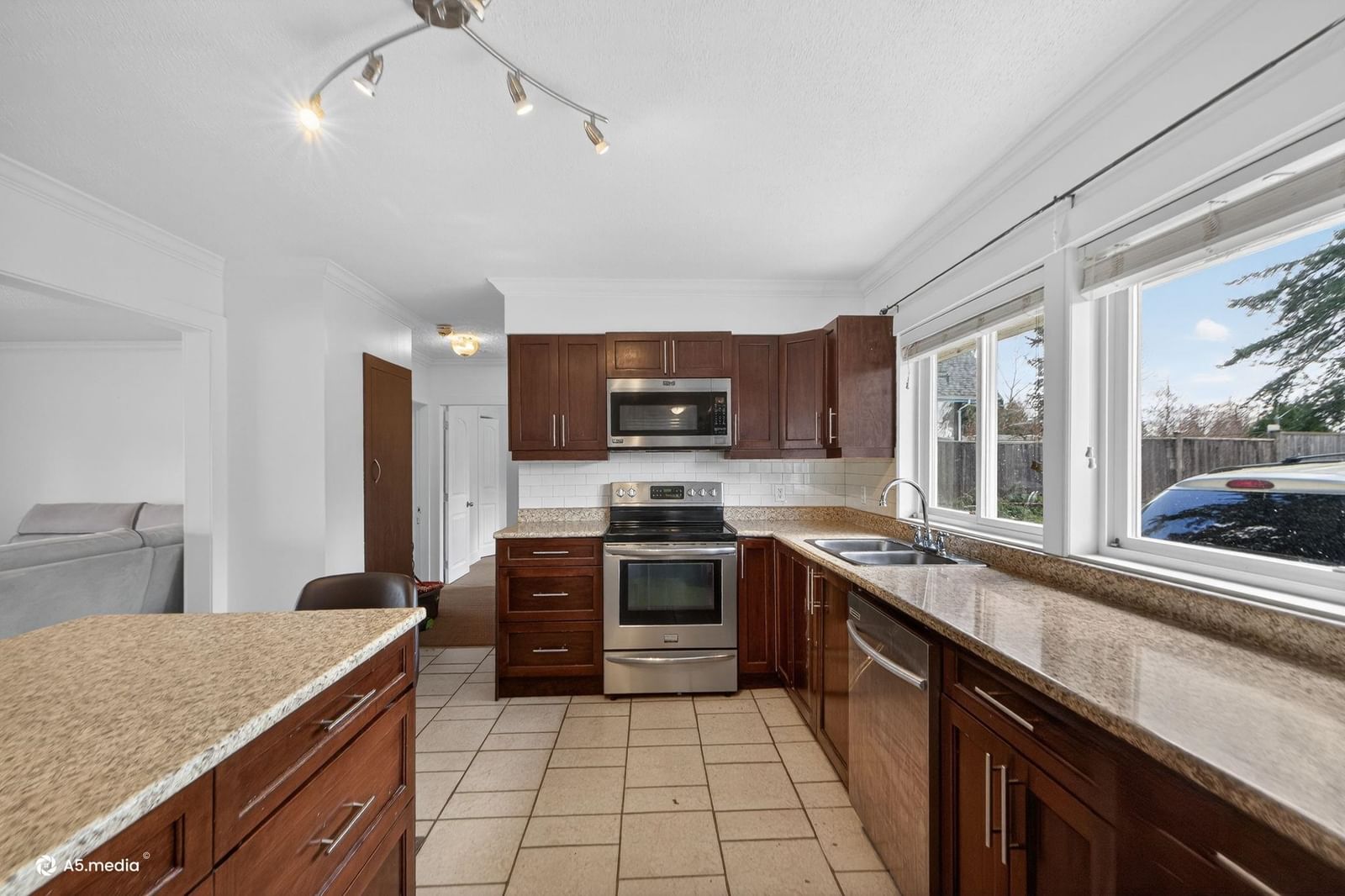 Listing Image 16