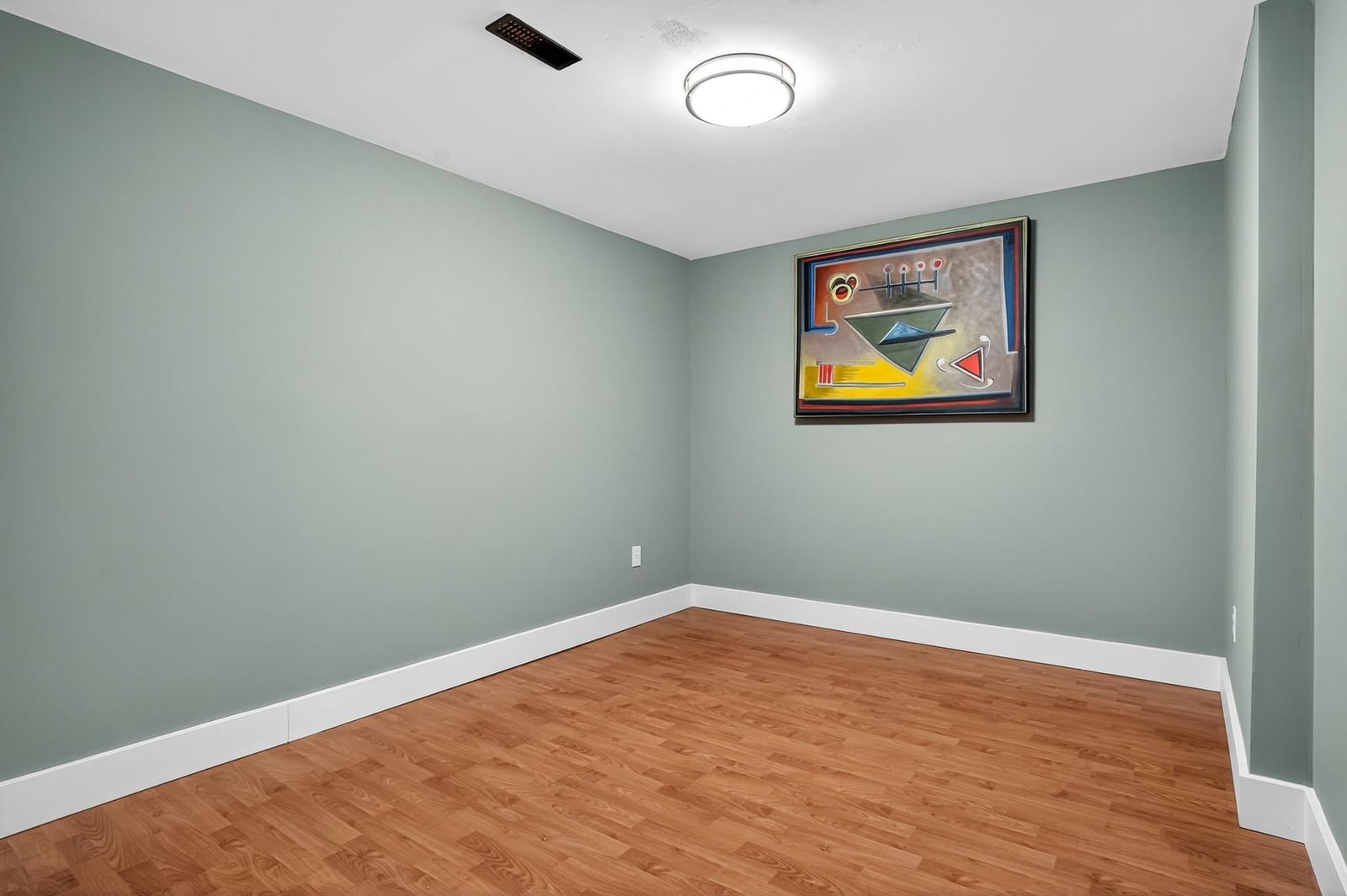 Listing Image 27