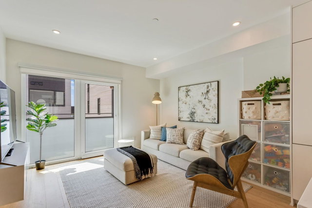 125 - 649 3rd Street E