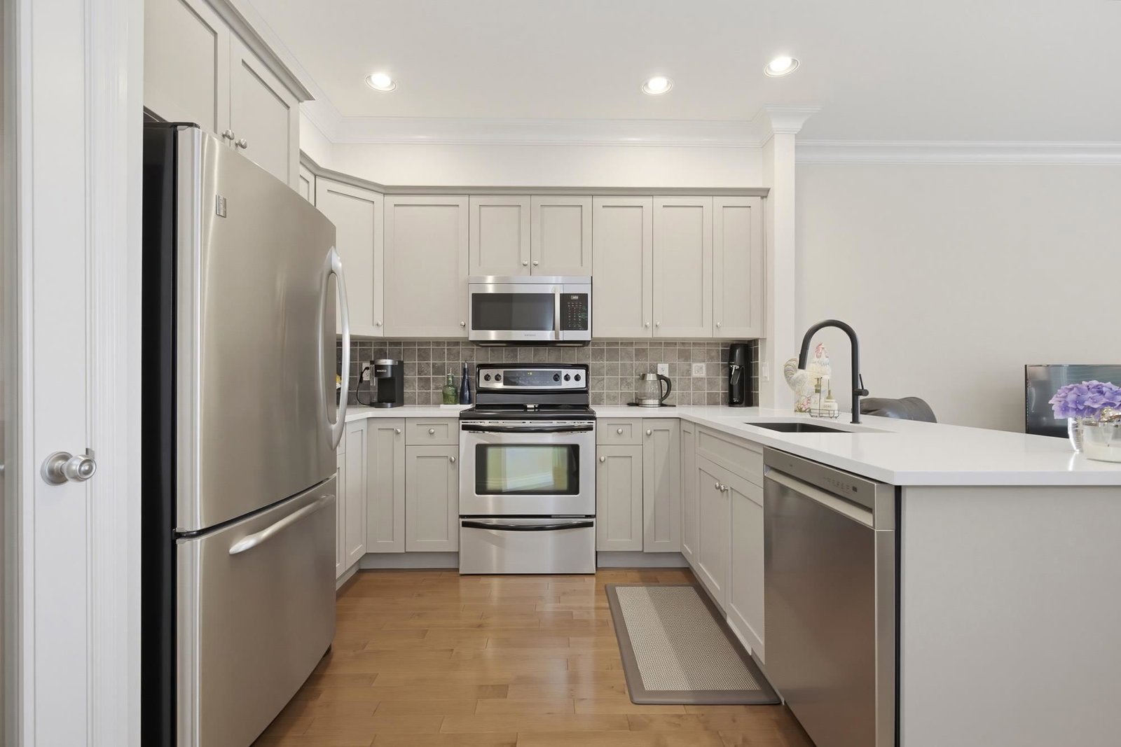 Listing Image 5