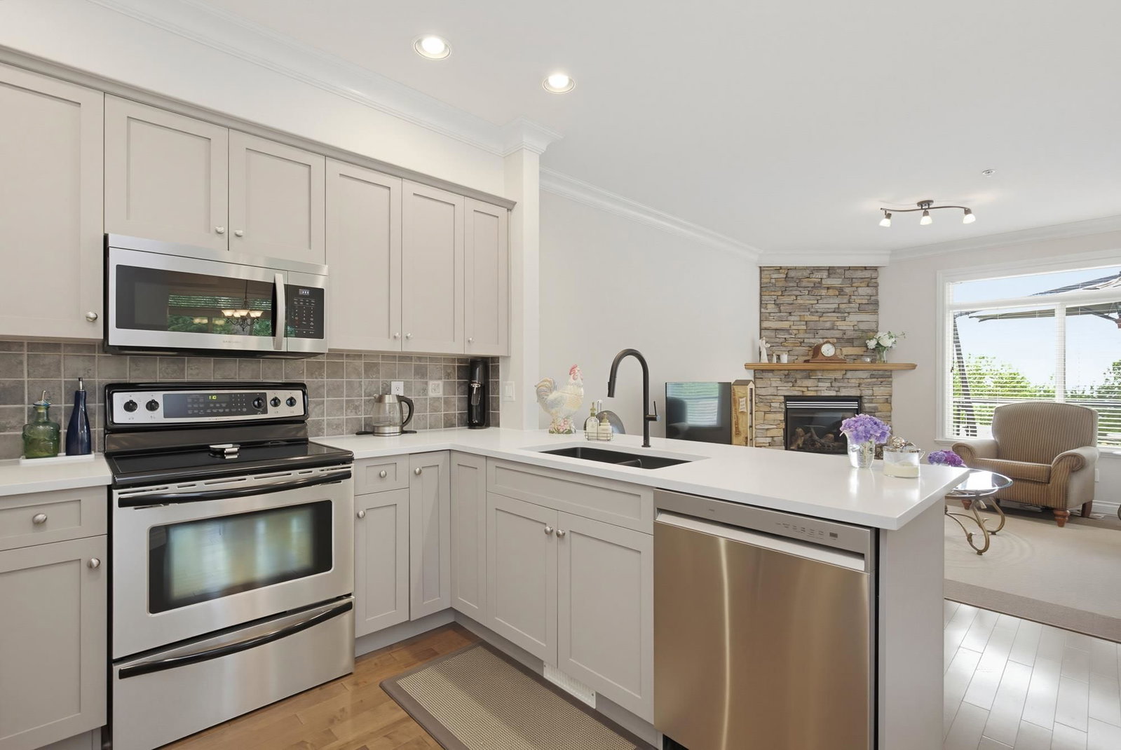 Listing Image 7