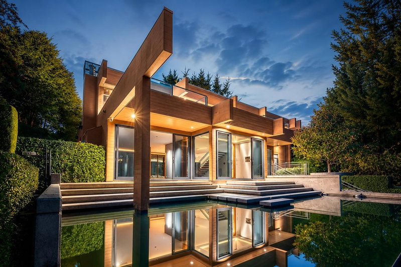 687 Beachview Drive