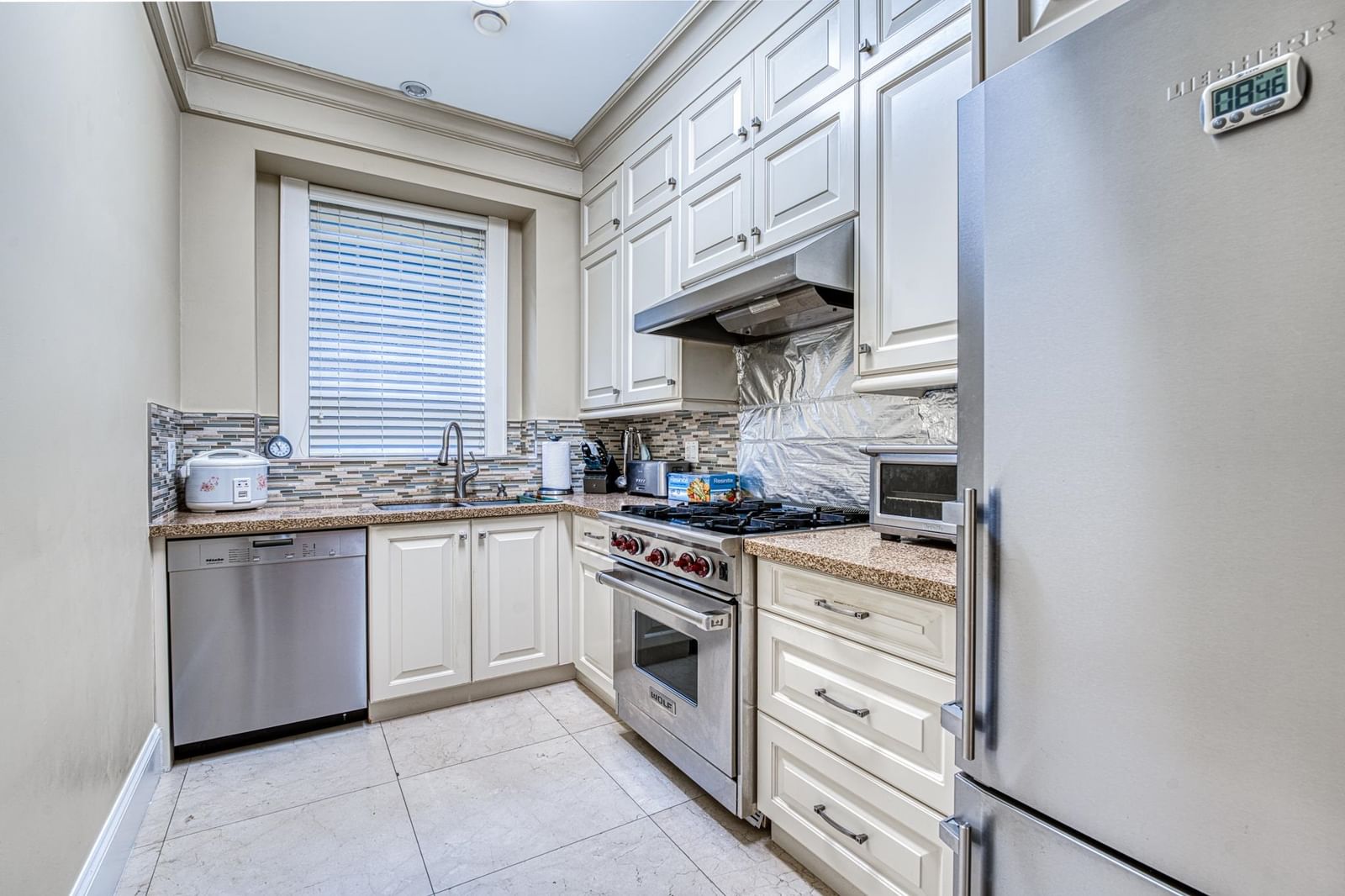 Listing Image 9