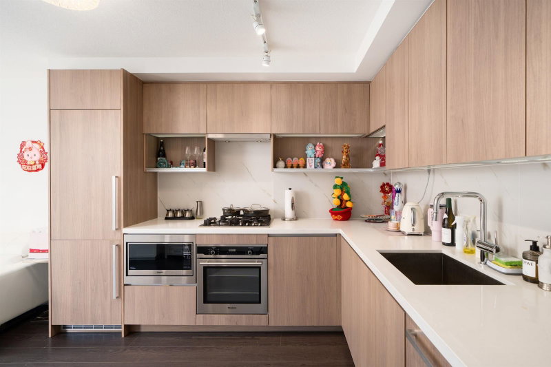 1602 - 8833 Hazelbridge Way