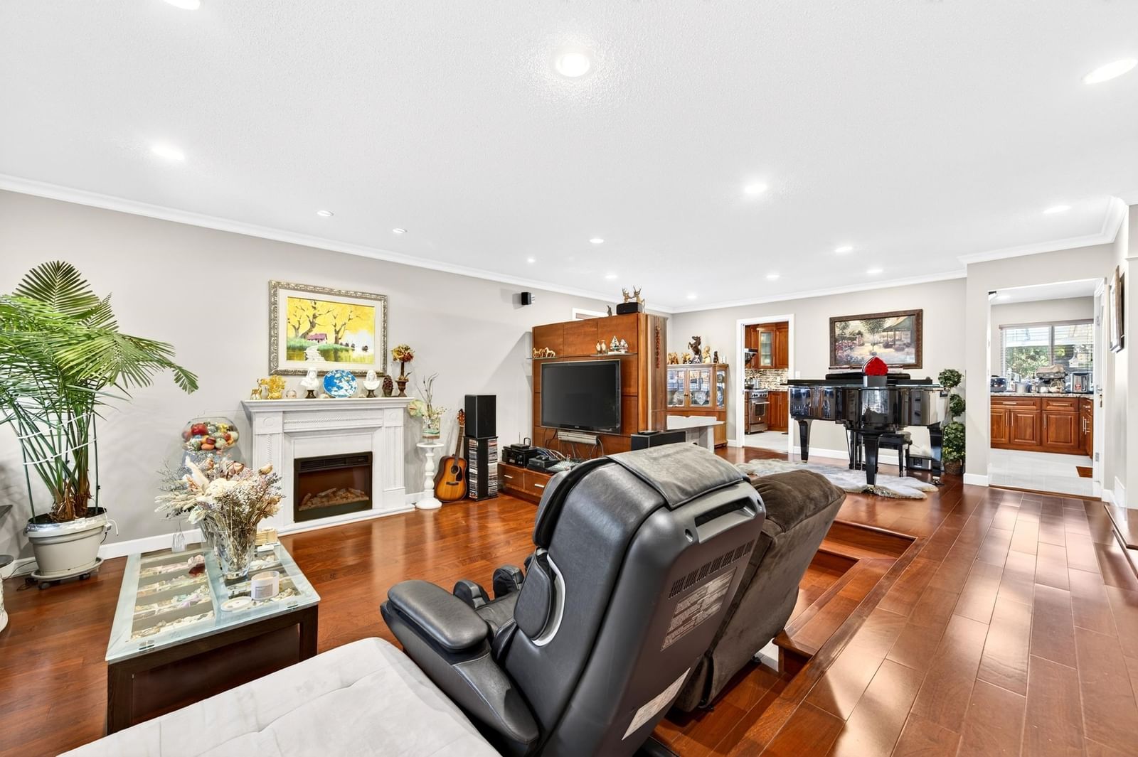 Listing Image 5