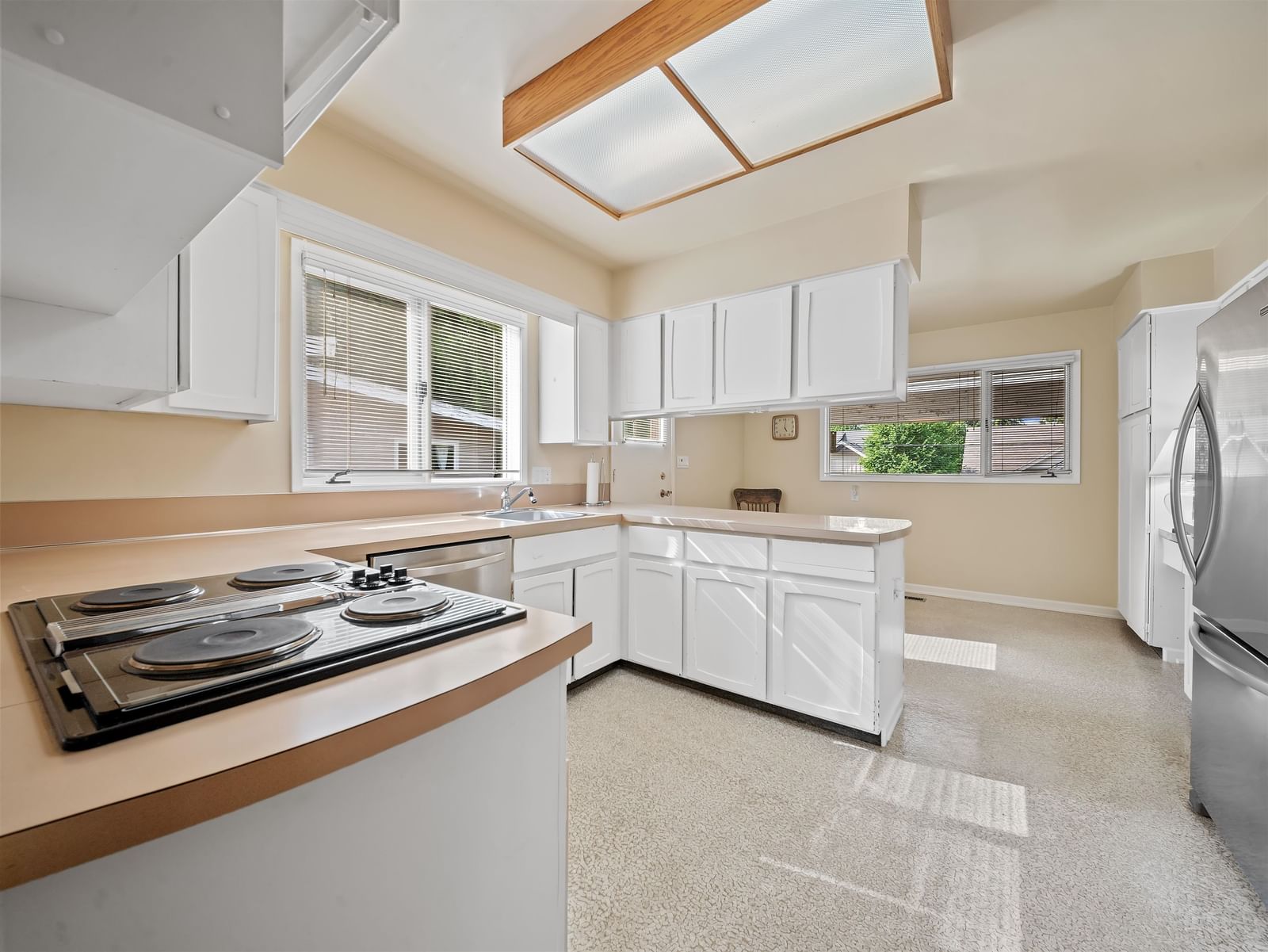 Listing Image 8