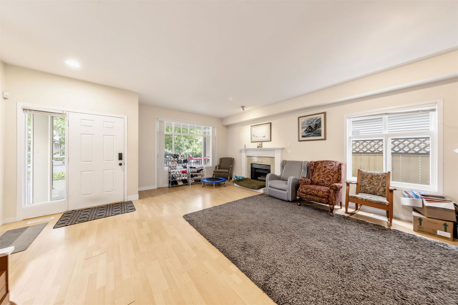 Listing Image 4