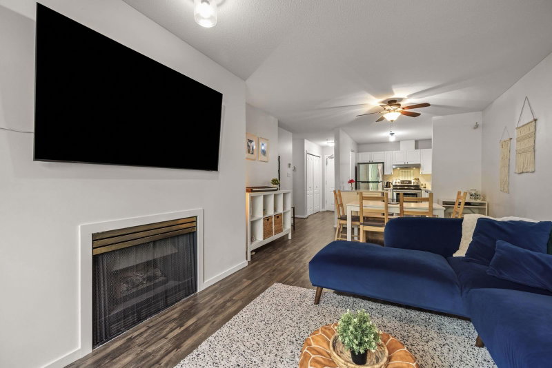 208 - 2551 Parkview Lane
