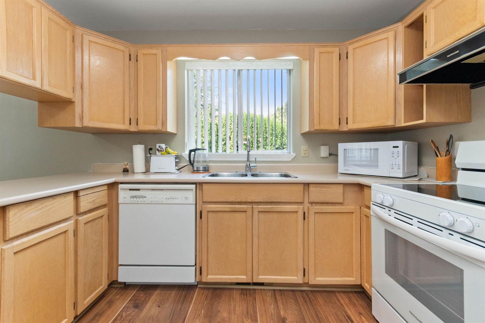 Listing Image 12