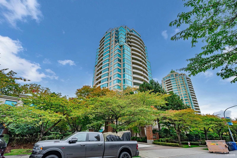 1702 - 6611 Southoaks Crescent