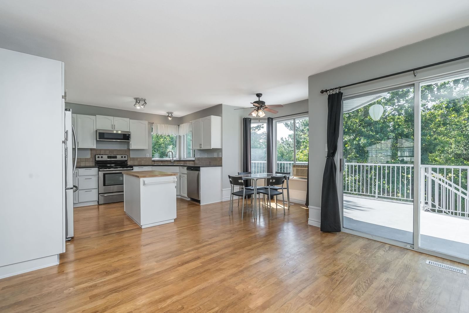 Listing Image 12