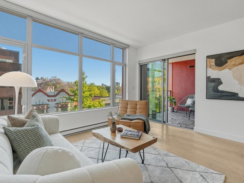 403 - 71 Pender Street E