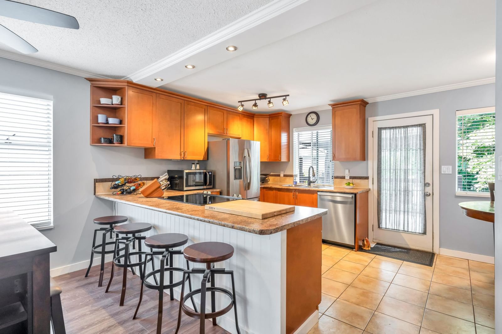 Listing Image 11