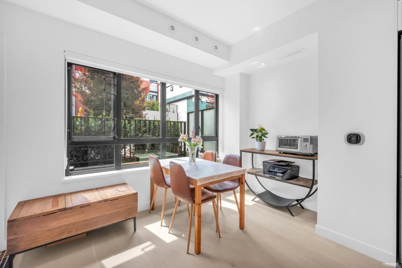 23 - 526 28th Avenue W