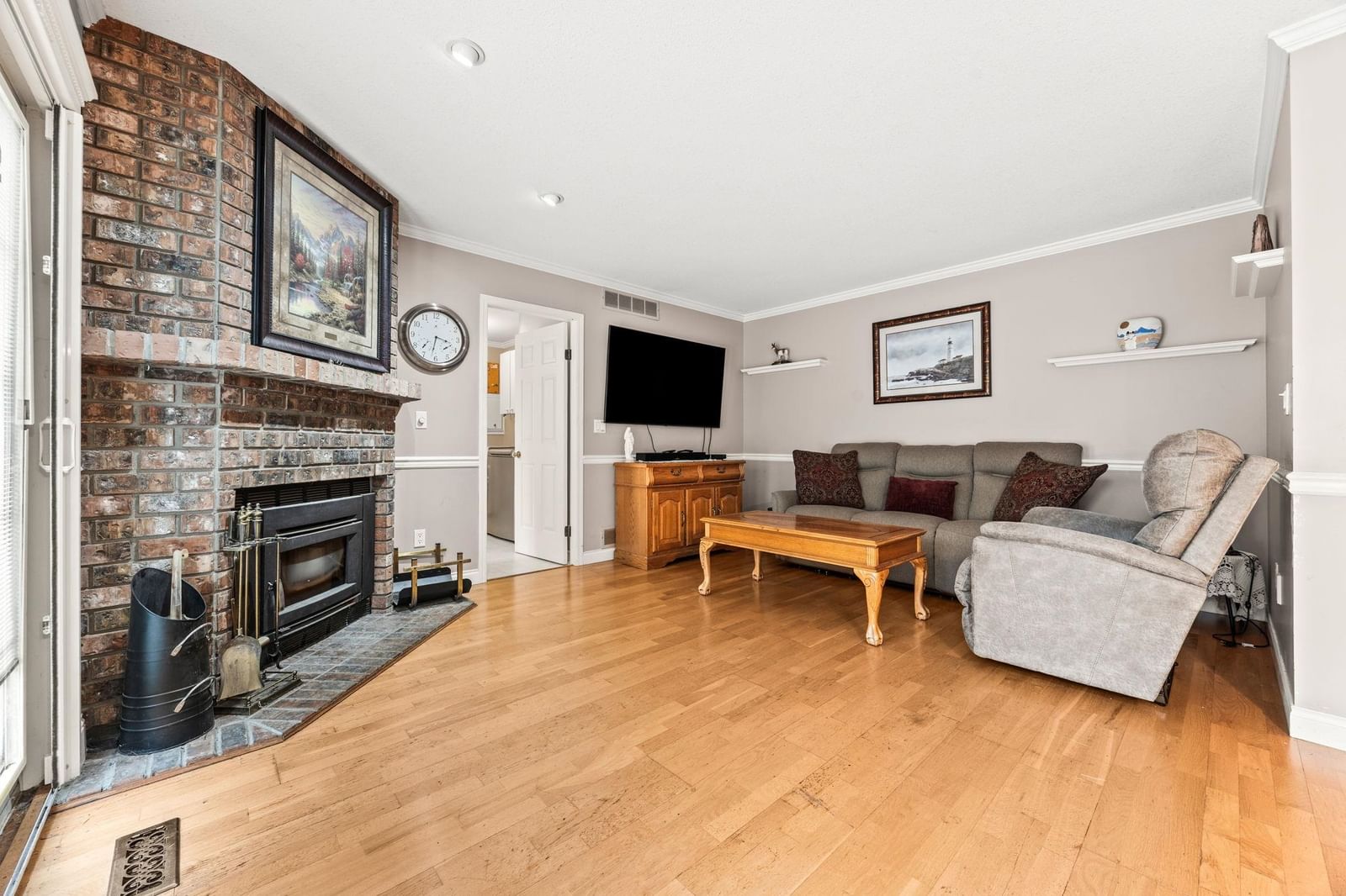 Listing Image 16