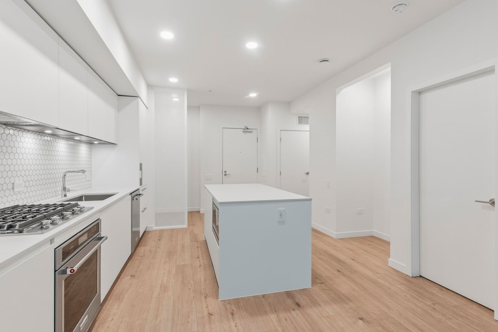 Listing Image 12