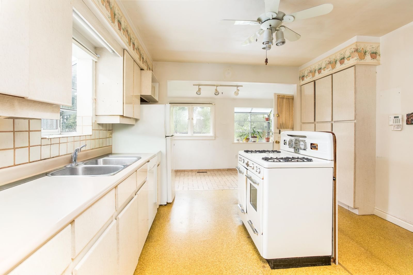 Listing Image 12