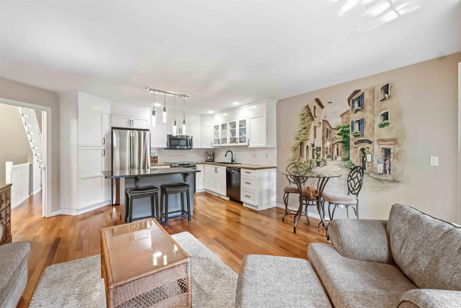 Listing Image 12