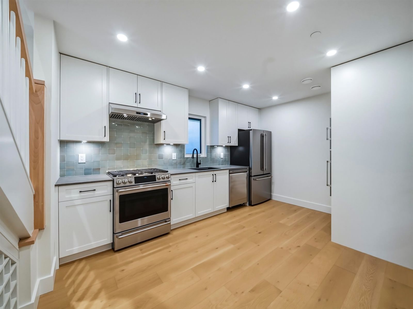 Listing Image 9